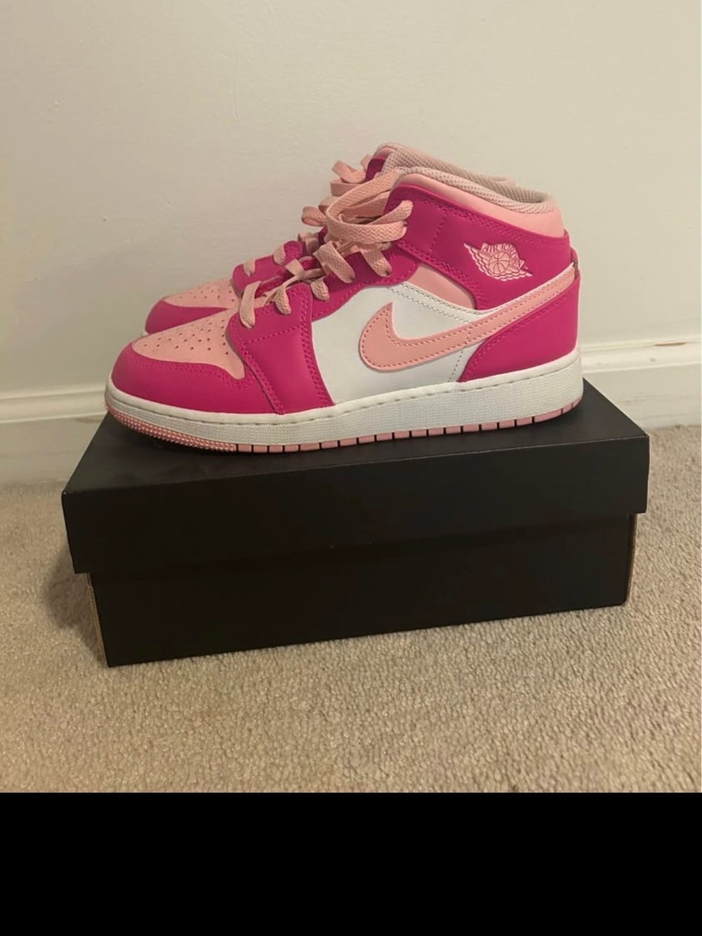 Air Jordan 1 Mid White/Medium Soft Pink 5Y Womens size 7 Like new Worn twice - Picture 2 of 6